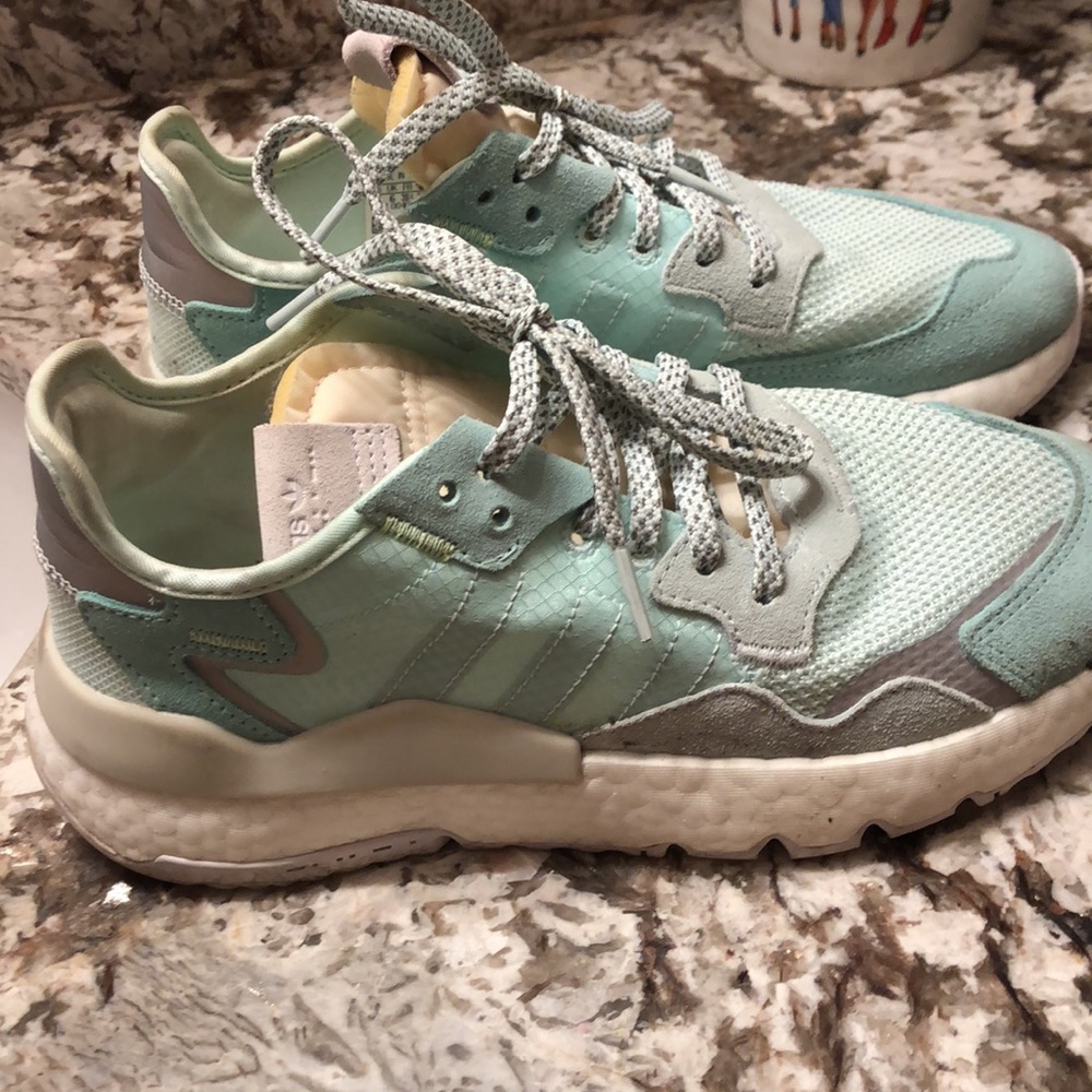 Adidas women’s sz 7.5
